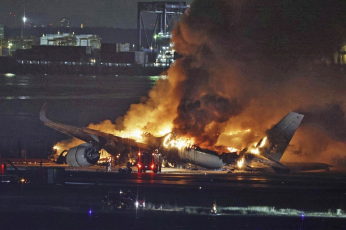 Vì sao không có ai gặp nạn trên máy bay Japan Airlines bốc cháy? Quy tắc “viết bằng máu” đã cứu mạng 379 người như thế này- Ảnh 1.