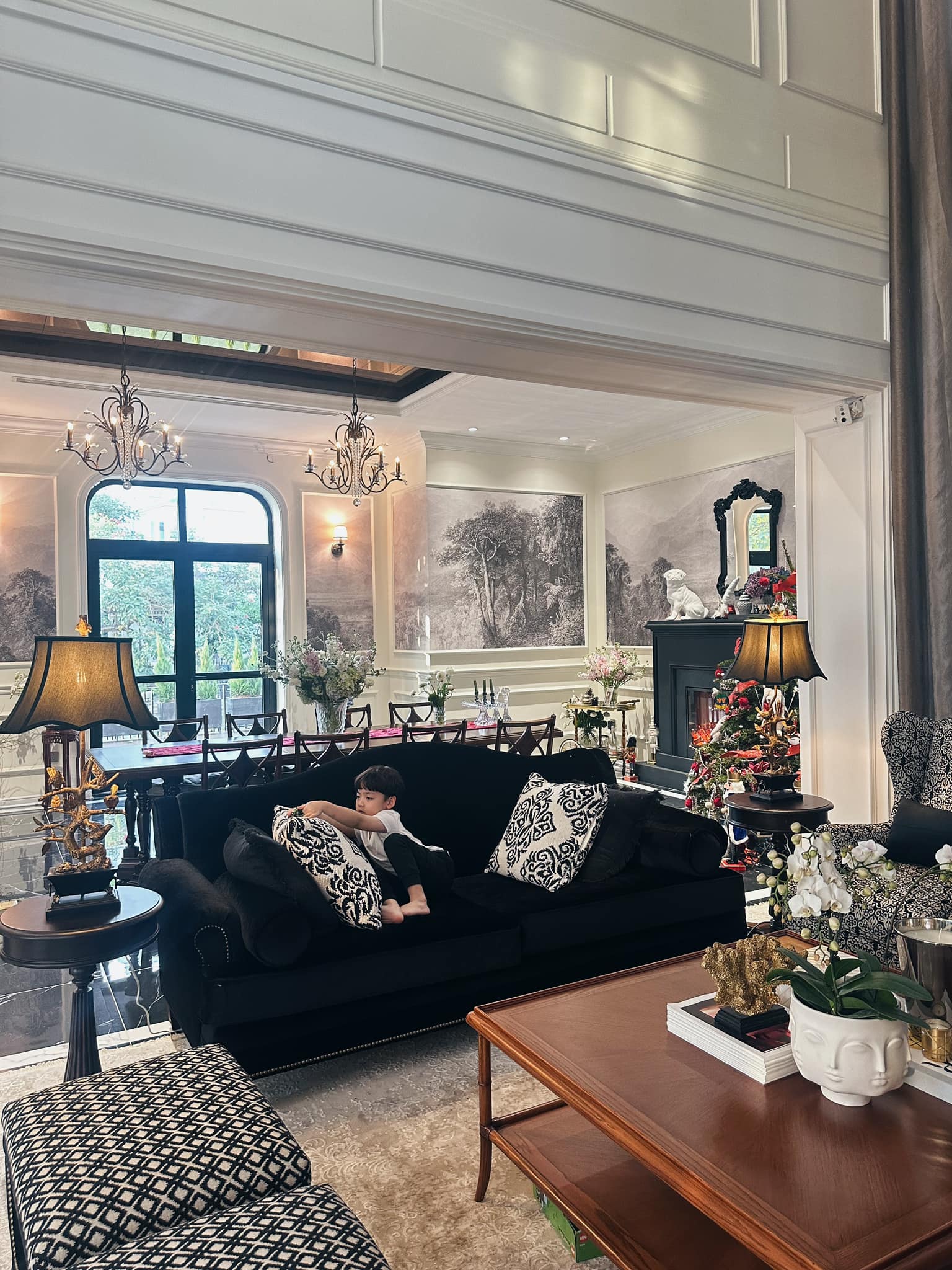 Mở màn năm 2024, Á hậu Tú Anh ''flex'' không gian sống sang chảnh: Thiết kế Indochine đẹp mắt, nhìn thôi đã thấy mê mẩn- Ảnh 2. Mở màn năm 2024, Á hậu Tú Anh ''flex'' không gian sống sang chảnh: Thiết kế Indochine đẹp mắt, nhìn thôi đã thấy mê mẩn- Ảnh 2.