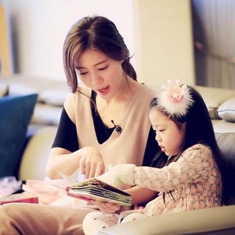Con hỏi "Nhà mình có giàu không mẹ?", thay vì đắn đo cha mẹ hãy nói điều này- Ảnh 1. Con hỏi "Nhà mình có giàu không mẹ?", thay vì đắn đo cha mẹ hãy nói điều này- Ảnh 1.
