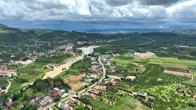 Tỉnh Tây Nguyên duy nhất định hướng lên thành phố trực thuộc TW vừa lập đỉnh mới về thu ngân sách - Ảnh 2. Tỉnh Tây Nguyên duy nhất định hướng lên thành phố trực thuộc TW vừa lập đỉnh mới về thu ngân sách - Ảnh 2.