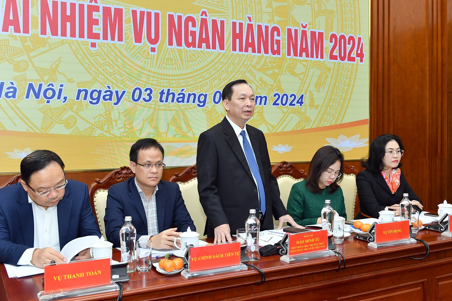 Phó Thống đốc: VNĐ chỉ mất giá khoảng 2% trong năm 2023 - Ảnh 1. Phó Thống đốc: VNĐ chỉ mất giá khoảng 2% trong năm 2023 - Ảnh 1.
