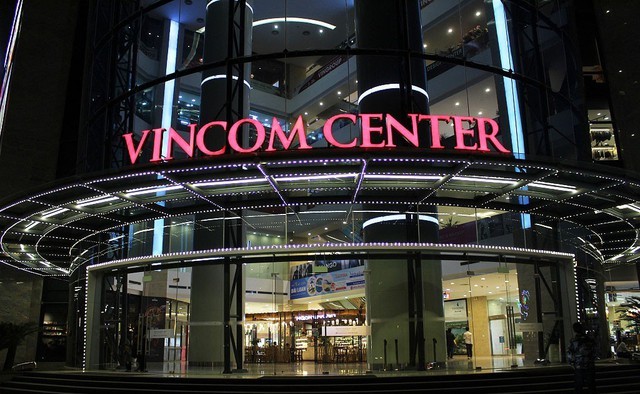 Bất chấp sự xuất hiện của Lotte Mall Tây Hồ, Thiso Mall, Hùng Vương Plaza... Vincom Retail vẫn báo lãi 2023 kỷ lục hơn 4.400 tỷ - Ảnh 1.