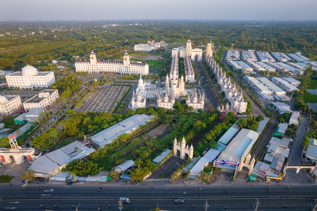 Trường đại học ở Hậu Giang gây bất ngờ với kiến trúc như trường ở Châu Âu: Cách trung tâm 12km, có cả công viên giải trí trong khuôn viên, sinh viên đi học được chơi trò cảm giác mạnh - Ảnh 10.