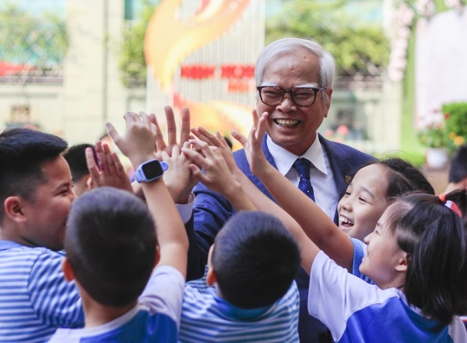 Thầy hiệu trưởng ở Hà Nội cho biết: Kiểm tra 500 học bạ đầu vào lớp 10 thì hết 300 học sinh khá giỏi đều có lời phê giống nhau - Ảnh 1. Thầy hiệu trưởng ở Hà Nội cho biết: Kiểm tra 500 học bạ đầu vào lớp 10 thì hết 300 học sinh khá giỏi đều có lời phê giống nhau - Ảnh 1.