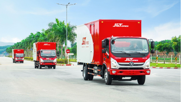 J&T Express Việt Nam tăng cường hệ thống 140 xe tải đáp ứng nhu cầu giao hàng nhanh dịp Tết - Ảnh 1. J&T Express Việt Nam tăng cường hệ thống 140 xe tải đáp ứng nhu cầu giao hàng nhanh dịp Tết - Ảnh 1.