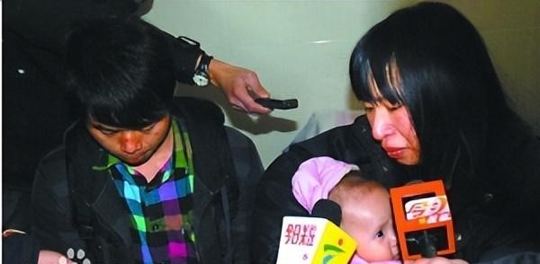 Người mẹ "vừa đi vừa quỳ 1000m để cứu con" bị bóc trần chỉ là màn kịch, chân tướng phía sau khiến ai cũng ngậm ngùi suy ngẫm - Ảnh 5. Người mẹ "vừa đi vừa quỳ 1000m để cứu con" bị bóc trần chỉ là màn kịch, chân tướng phía sau khiến ai cũng ngậm ngùi suy ngẫm - Ảnh 5.