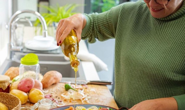 BS Mỹ tiết lộ 5 thói quen ăn uống người dân Vùng Xanh ưa chuộng, làm được tim, gan khỏe, phòng ung thư - Ảnh 3. BS Mỹ tiết lộ 5 thói quen ăn uống người dân Vùng Xanh ưa chuộng, làm được tim, gan khỏe, phòng ung thư - Ảnh 3.