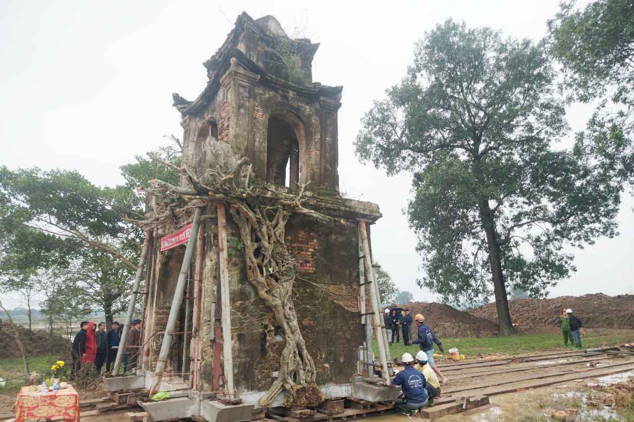 “Thần đèn” Nguyễn Văn Cư di dời cổng đền hàng trăm năm tuổi- Ảnh 2.