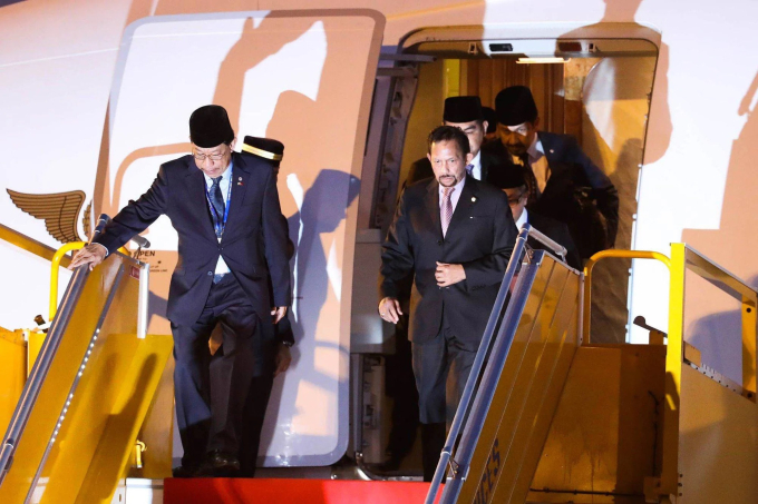 Hoàng tộc của “Hoàng tử tỷ đô Brunei” giàu có cỡ nào? Không phải cung điện vàng ròng, độ xa hoa vượt rất xa hình dung của người thường - Ảnh 3. Hoàng tộc của “Hoàng tử tỷ đô Brunei” giàu có cỡ nào? Không phải cung điện vàng ròng, độ xa hoa vượt rất xa hình dung của người thường - Ảnh 3.