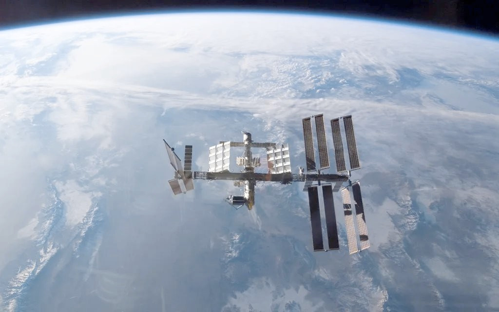 Một loạt quốc gia đã chung ta “đốt” hơn 100 tỉ USD để xây dựng công trình đắt giá nhất hành tinh nhưng mới chỉ có hơn 250 người tới ghé thăm - Ảnh 3.