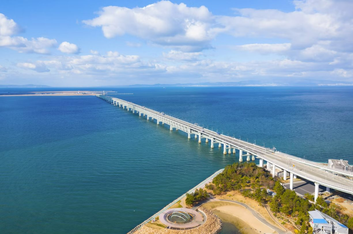 “Đổ” 20 tỷ USD xuống biển, Nhật Bản khiến thế giới kinh ngạc với công trình tưởng chừng bất khả thi - Ảnh 3. “Đổ” 20 tỷ USD xuống biển, Nhật Bản khiến thế giới kinh ngạc với công trình tưởng chừng bất khả thi - Ảnh 3.