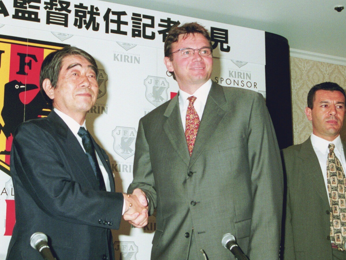 Chuyện cuối tuần: Làm thế nào Troussier, HLV ‘quái đản’ đã đưa Nhật Bản đến chức vô địch Asian Cup 2000? - Ảnh 2. Chuyện cuối tuần: Làm thế nào Troussier, HLV ‘quái đản’ đã đưa Nhật Bản đến chức vô địch Asian Cup 2000? - Ảnh 2.