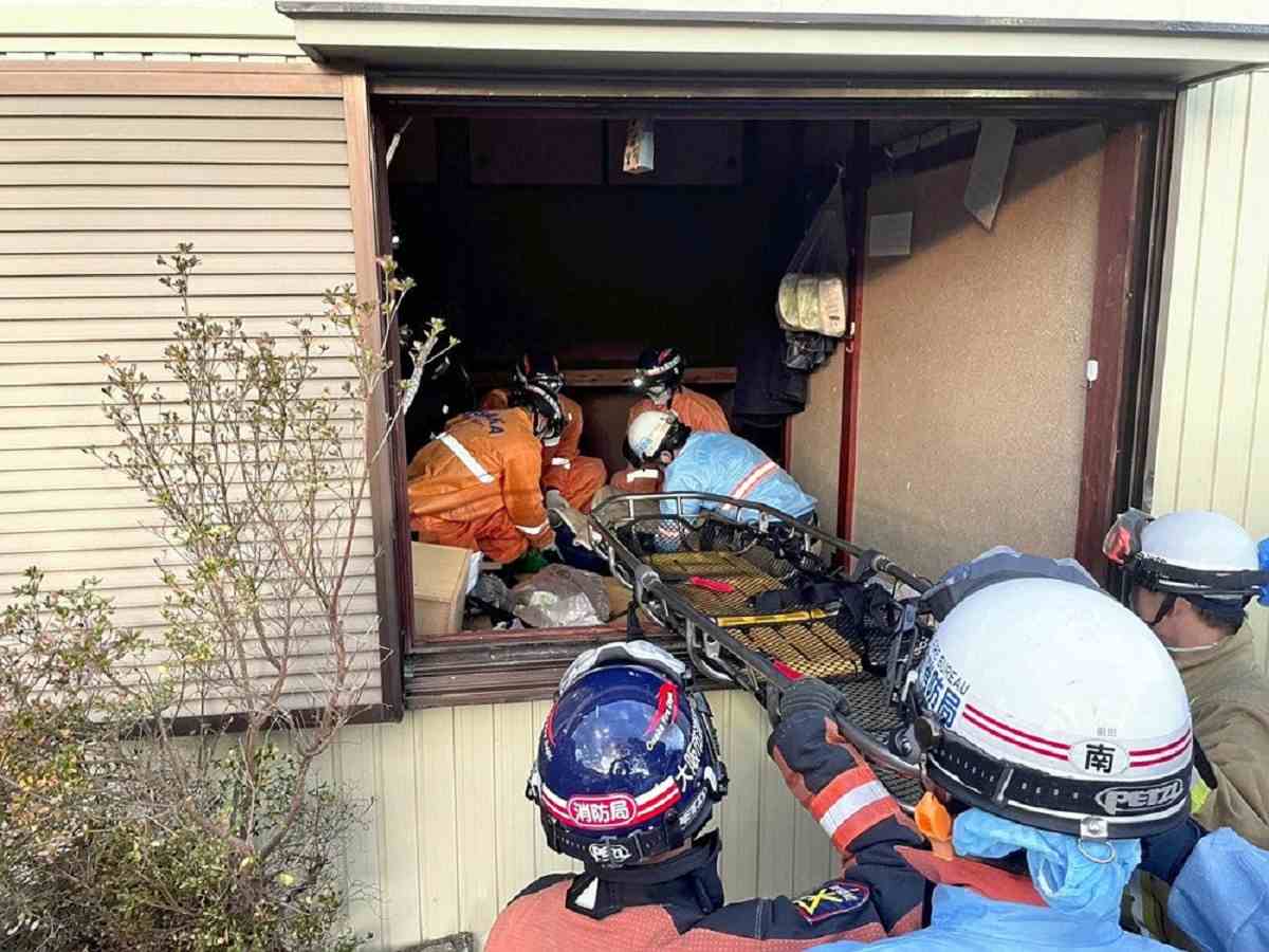 Động đất tại Nhật Bản: Cụ bà 90 tuổi được giải cứu thần kỳ sau gần 120 giờ mắc kẹt dưới đống đổ nát- Ảnh 1.