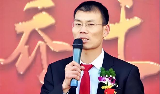 Ông trùm đứng sau đế chế Mixue “càn quét” toàn cầu: Chưa học hết cấp 2, tạo ra tài sản trăm nghìn tỷ từ sạp đá bào - Ảnh 1. Ông trùm đứng sau đế chế Mixue “càn quét” toàn cầu: Chưa học hết cấp 2, tạo ra tài sản trăm nghìn tỷ từ sạp đá bào - Ảnh 1.