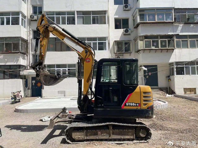 12 máy xúc biến mất bí ẩn, cảnh sát vào cuộc phanh phui đường dây lừa đảo hơn 4 tỷ đồng - Ảnh 1. 12 máy xúc biến mất bí ẩn, cảnh sát vào cuộc phanh phui đường dây lừa đảo hơn 4 tỷ đồng - Ảnh 1.