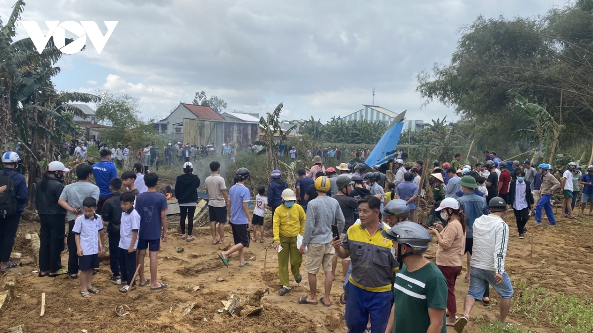 Hiện trường vụ máy bay quân sự rơi tại thị xã Điện Bàn, tỉnh Quảng Nam - Ảnh 1.