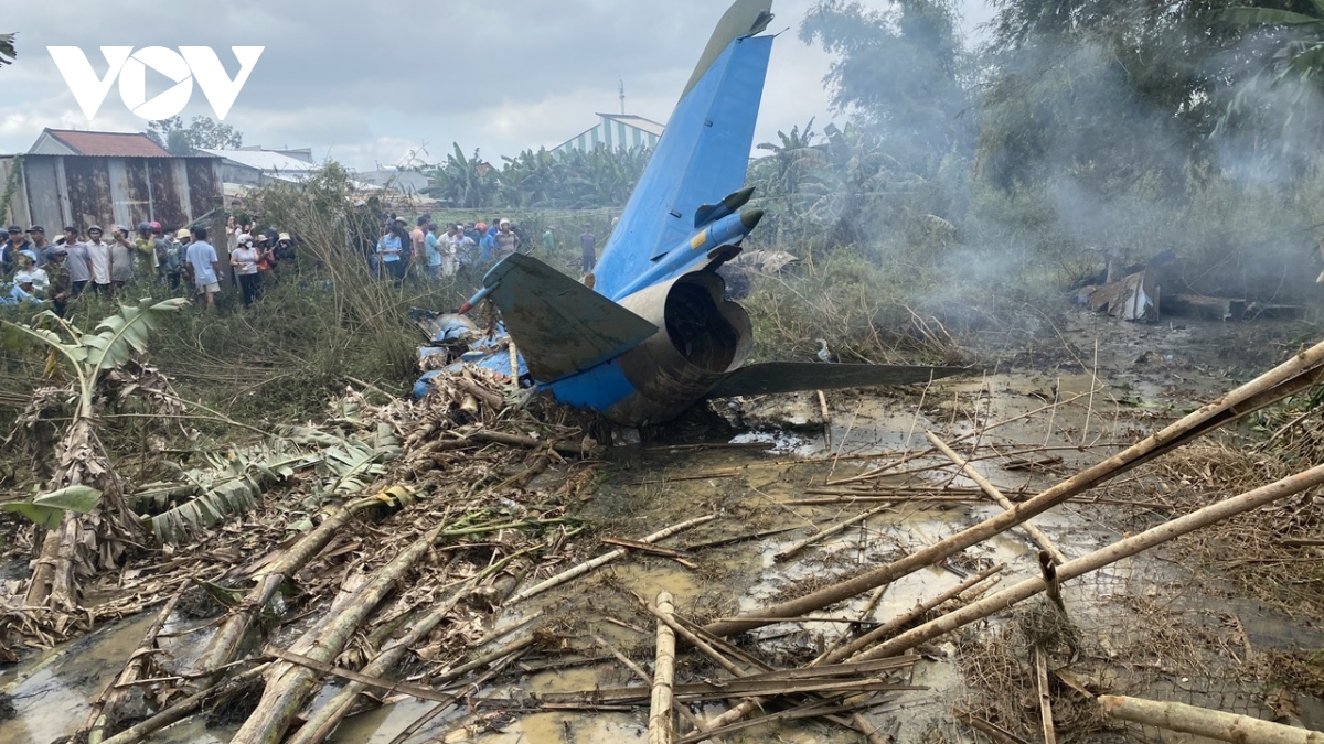 Hiện trường vụ máy bay quân sự rơi tại thị xã Điện Bàn, tỉnh Quảng Nam - Ảnh 2.
