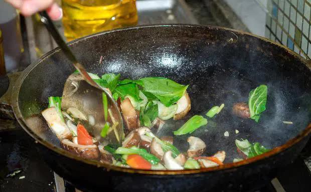 Một nhà ba người cùng ung thư dạ dày chính từ chế độ ăn uống nguy hại, bác sĩ chỉ ra 3 điểm cần tránh - Ảnh 1. Một nhà ba người cùng ung thư dạ dày chính từ chế độ ăn uống nguy hại, bác sĩ chỉ ra 3 điểm cần tránh - Ảnh 1.