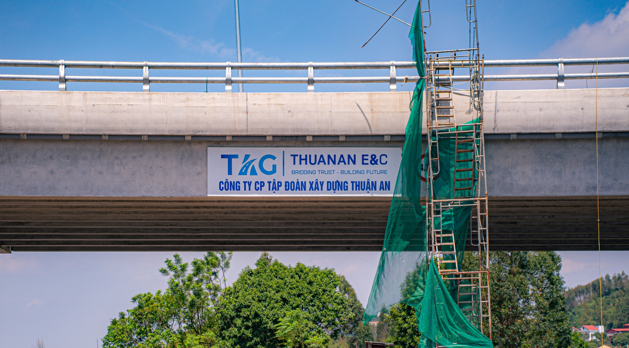 Ngắm cầu dây văng nghìn tỷ đầu tiên của tỉnh tăng trưởng cao nhất cả nước trước ngày thông xe- Ảnh 11.