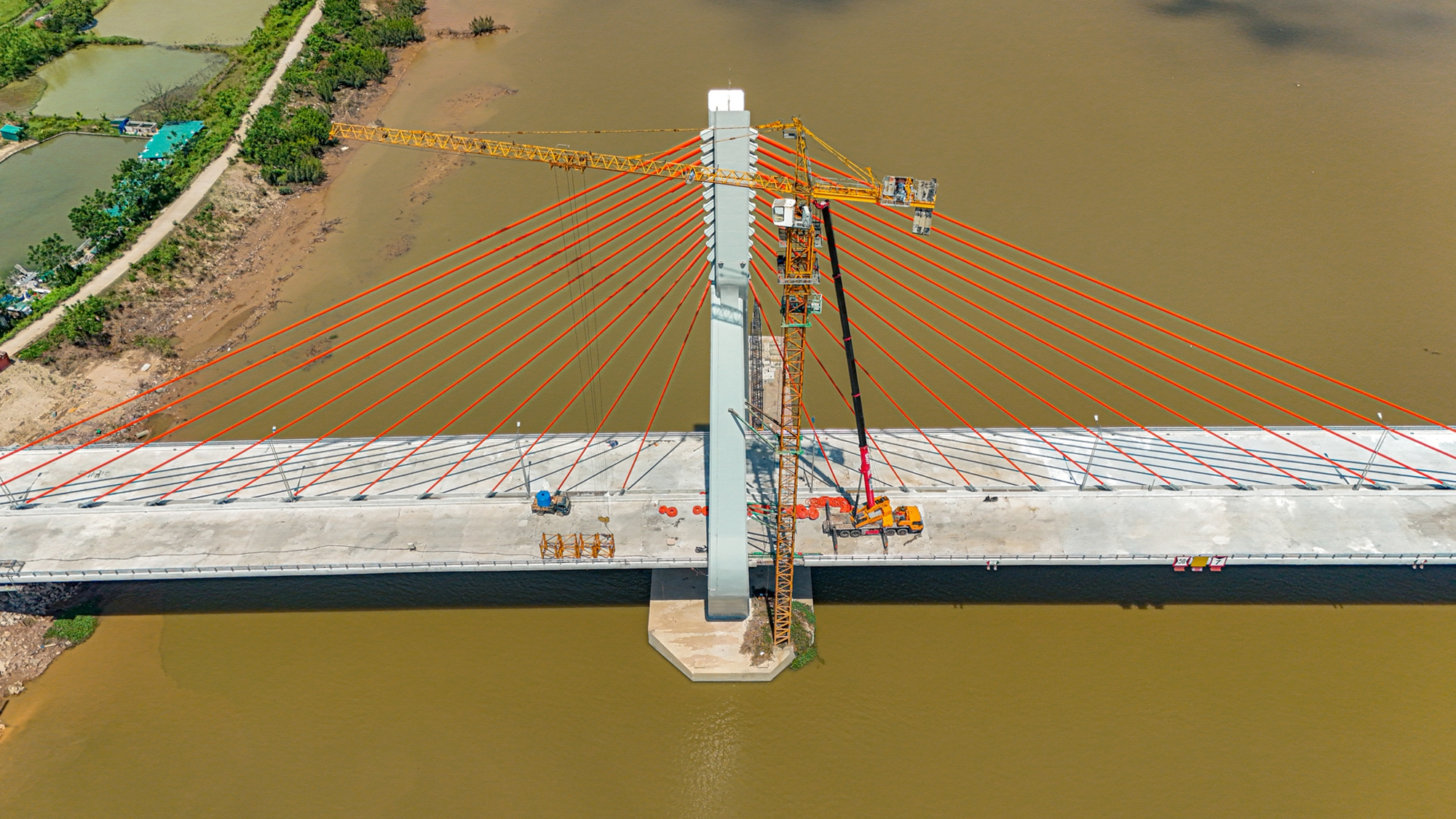 Ngắm cầu dây văng nghìn tỷ đầu tiên của tỉnh tăng trưởng cao nhất cả nước trước ngày thông xe- Ảnh 10.