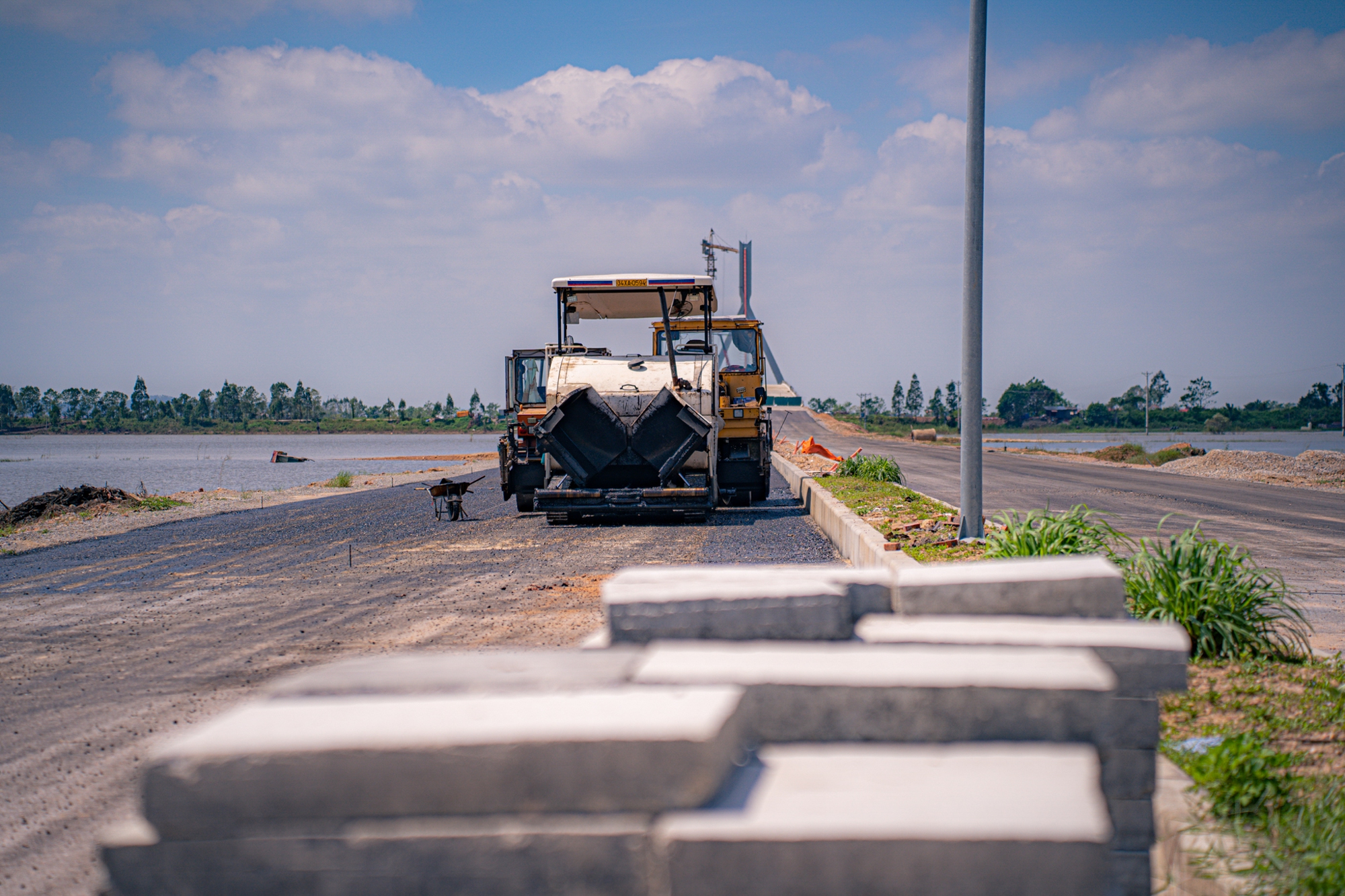 Ngắm cầu dây văng nghìn tỷ đầu tiên của tỉnh tăng trưởng cao nhất cả nước trước ngày thông xe- Ảnh 13.