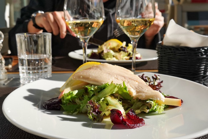 Chuyến tàu chậm nhất thế giới có gì: Là “cánh cửa dẫn tới dãy Alps”, đi 290km mất tới 8 giờ, giá vé 13 triệu đồng nhưng không đặt nhanh thì hết chỗ- Ảnh 9. Chuyến tàu chậm nhất thế giới có gì: Là “cánh cửa dẫn tới dãy Alps”, đi 290km mất tới 8 giờ, giá vé 13 triệu đồng nhưng không đặt nhanh thì hết chỗ- Ảnh 9.