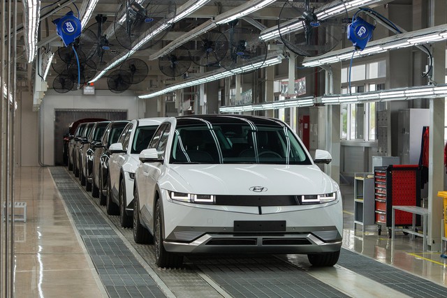 Hỏi 1000 người Việt về việc mua xe điện, gần 200 người chọn trạm sạc là điều quan trọng nhất- Ảnh 4.