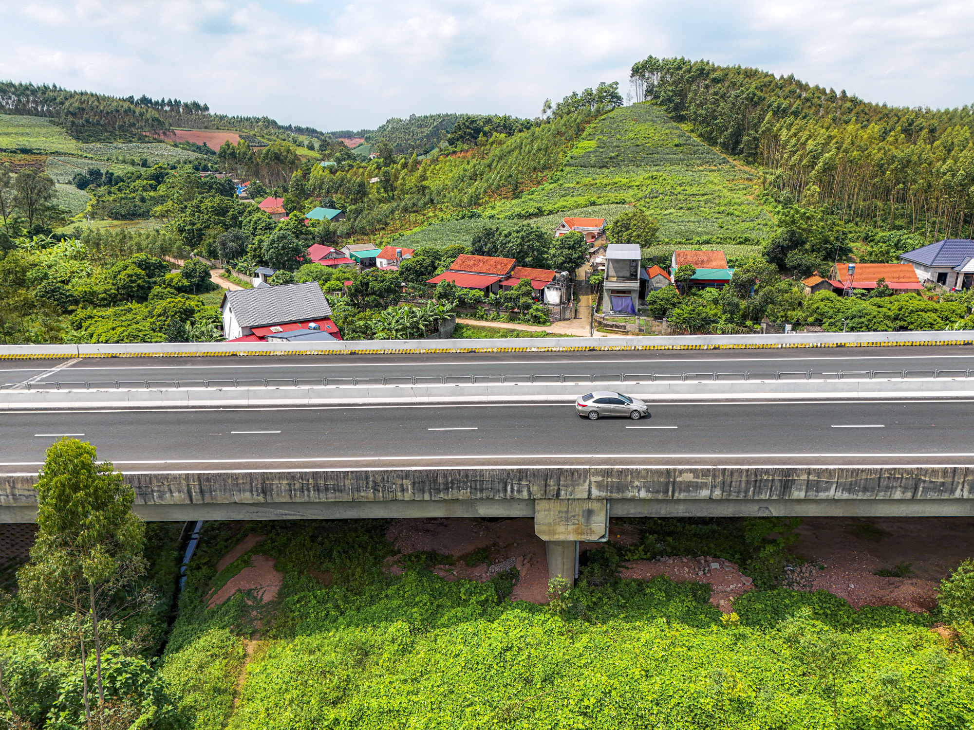 Toàn cảnh cao tốc 12.000 tỷ từng bị vỡ tiến độ và được “giải cứu”, nay được đầu tư thêm 11.000 tỷ để nối liền toàn tuyến- Ảnh 4.