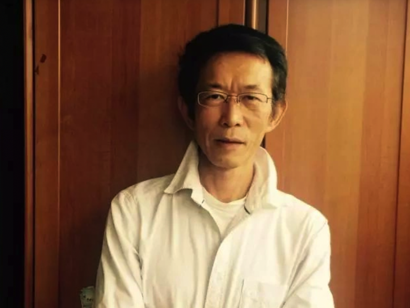 Từ công nhân trở thành dịch giả nổi tiếng- Ảnh 2.