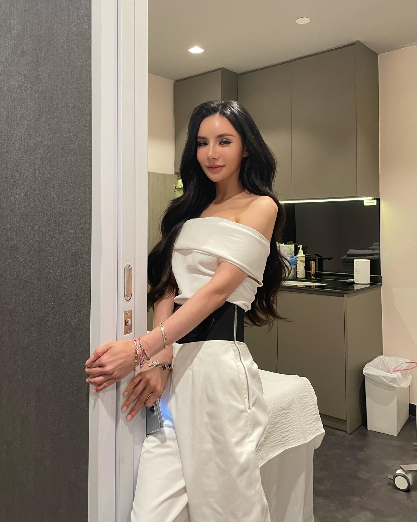 Người thừa kế gia tài 2,5 tỷ USD của tỷ phú Singapore: Nhan sắc được ví như Hoa hậu, bạn bè toàn người nổi tiếng, lễ ăn hỏi khiến cả châu Á trầm trồ- Ảnh 9.