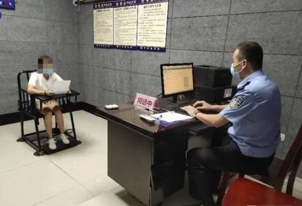 Cho người lạ mượn thẻ ngân hàng “chuyển khoản” hơn 421 triệu đồng, nữ sinh 20 tuổi bị phạt hơn 7 triệu: Khi nhận ra lỗi sai thì đã quá muộn- Ảnh 1.