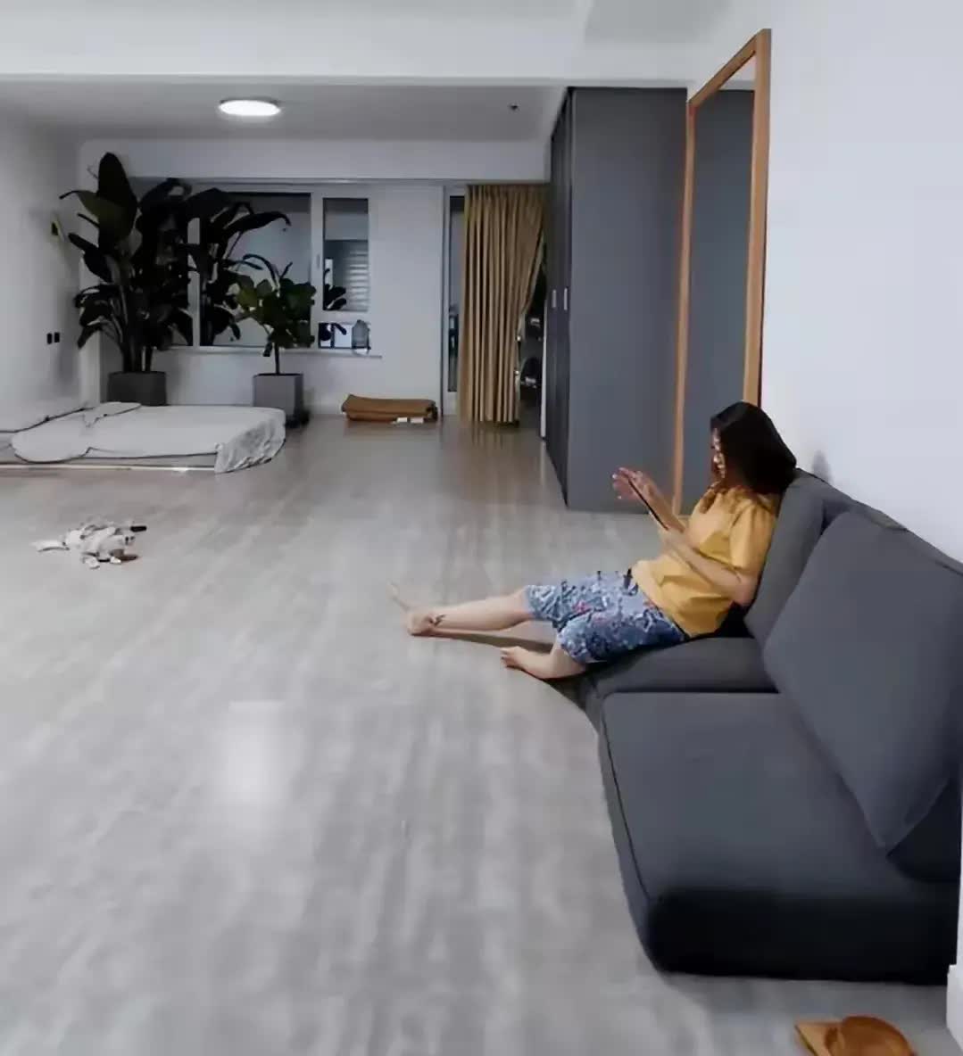 Từ đam mê mua sắm đến sống tối giản, cô gái này chỉ còn vài món đồ cơ bản, mỗi tháng tiêu 1 triệu đồng- Ảnh 3. Từ đam mê mua sắm đến sống tối giản, cô gái này chỉ còn vài món đồ cơ bản, mỗi tháng tiêu 1 triệu đồng- Ảnh 3.
