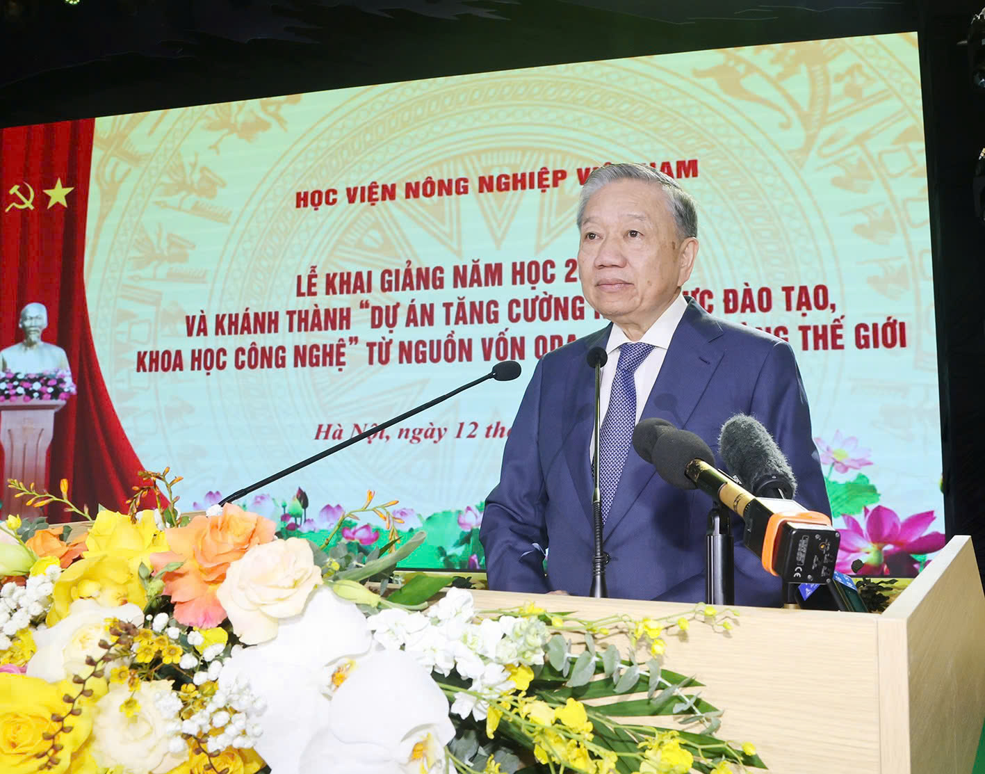 Không khí ngày Lễ khai giảng tại Học viện Nông nghiệp Việt Nam- Ảnh 1. Không khí ngày Lễ khai giảng tại Học viện Nông nghiệp Việt Nam- Ảnh 1.