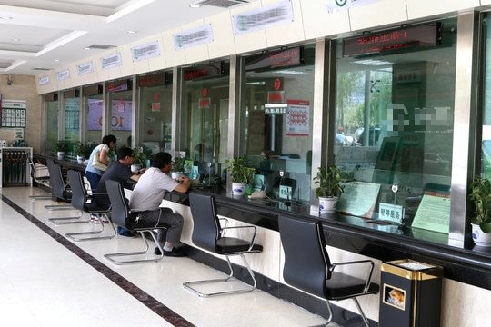 Chuyển khoản hộ bạn 1,7 tỷ đồng, 1 năm sau, người đàn ông bị khóa thẻ ngân hàng, cảnh sát khẳng định: Anh đang bị điều tra?- Ảnh 1. Chuyển khoản hộ bạn 1,7 tỷ đồng, 1 năm sau, người đàn ông bị khóa thẻ ngân hàng, cảnh sát khẳng định: Anh đang bị điều tra?- Ảnh 1.