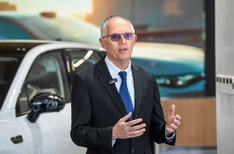 CEO công ty mẹ sở hữu hàng loạt hãng xe từ Fiat tới Chrysler, Peugeot đưa ra 'cảnh báo nóng' về thị trường xe điện- Ảnh 1.