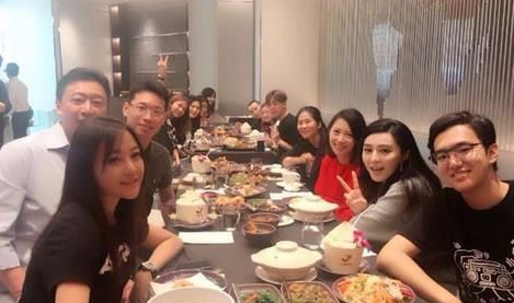 Đi họp lớp luôn miệng khoe giàu có, lúc ra về đọc 1 tin nhắn thì chết điếng, lập tức rời khỏi nhóm chat- Ảnh 2. Đi họp lớp luôn miệng khoe giàu có, lúc ra về đọc 1 tin nhắn thì chết điếng, lập tức rời khỏi nhóm chat- Ảnh 2.