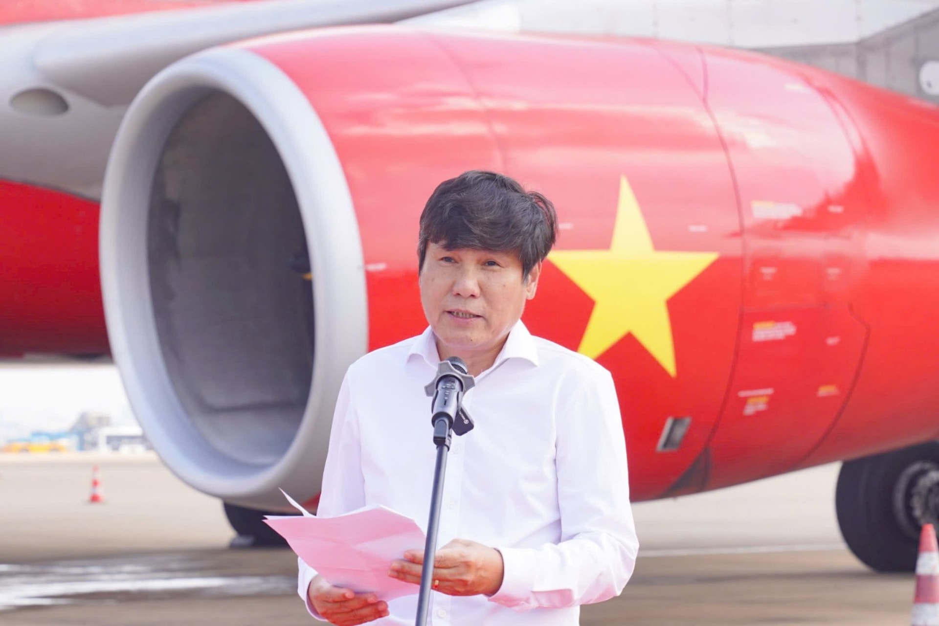 Vietjet tiên phong khai thác chuyến bay đầu tiên sử dụng nhiên liệu hàng không bền vững SAF do Petrolimex Aviation cung cấp, giảm thải 80% carbon- Ảnh 2.