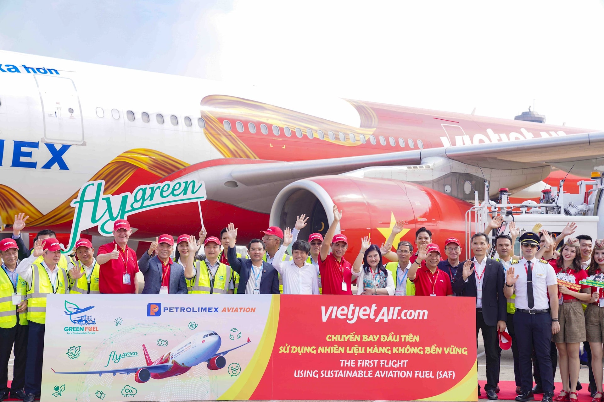 Vietjet tiên phong khai thác chuyến bay đầu tiên sử dụng nhiên liệu hàng không bền vững SAF do Petrolimex Aviation cung cấp, giảm thải 80% carbon- Ảnh 3.