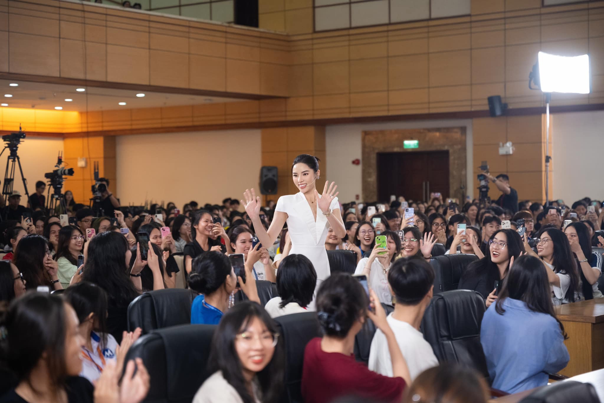 Hoa hậu Kỳ Duyên thừa nhận chưa tốt nghiệp Đại học- Ảnh 2. Hoa hậu Kỳ Duyên thừa nhận chưa tốt nghiệp Đại học- Ảnh 2.