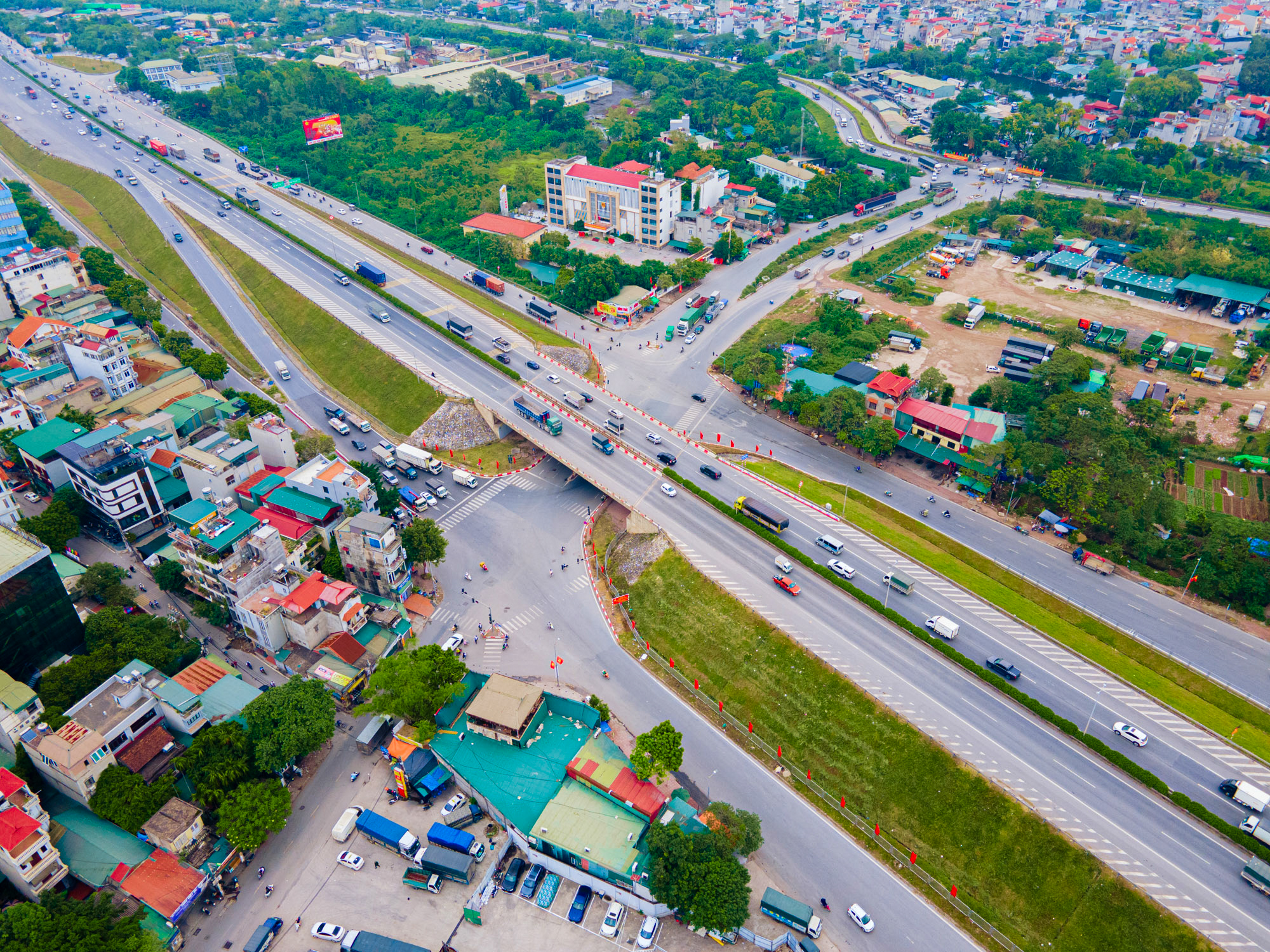 Toàn cảnh con đường huyết mạch sắp được thu hồi 10 ha đất để mở rộng ở Hà Nội- Ảnh 10.