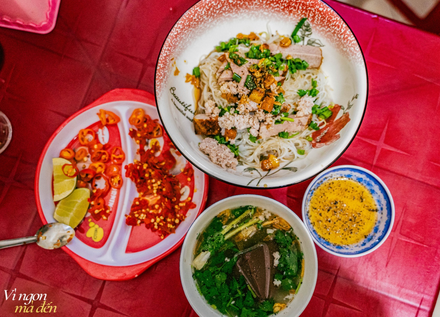 Tiệm ăn nằm trong sâu tít trong con hẻm nhỏ khó tìm nhưng vẫn nổi tiếng nhờ món hủ tiếu ăn cùng topping đặc biệt không nơi nào có- Ảnh 11. Tiệm ăn nằm trong sâu tít trong con hẻm nhỏ khó tìm nhưng vẫn nổi tiếng nhờ món hủ tiếu ăn cùng topping đặc biệt không nơi nào có- Ảnh 11.