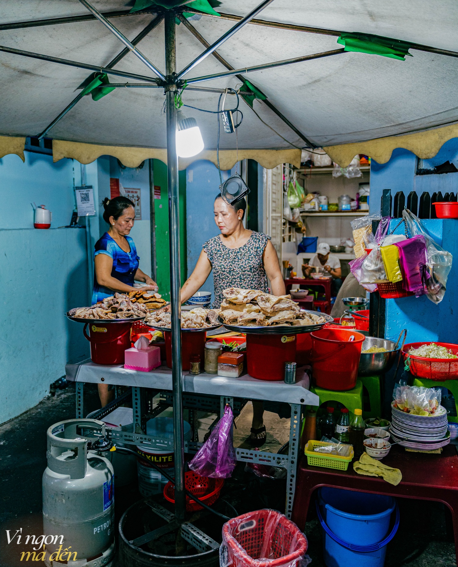 Tiệm ăn nằm trong sâu tít trong con hẻm nhỏ khó tìm nhưng vẫn nổi tiếng nhờ món hủ tiếu ăn cùng topping đặc biệt không nơi nào có- Ảnh 23. Tiệm ăn nằm trong sâu tít trong con hẻm nhỏ khó tìm nhưng vẫn nổi tiếng nhờ món hủ tiếu ăn cùng topping đặc biệt không nơi nào có- Ảnh 23.