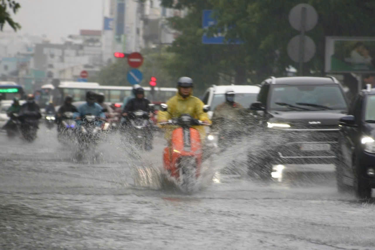 Thời tiết TP HCM hôm nay, 20-10: Mưa dông về chiều- Ảnh 1.