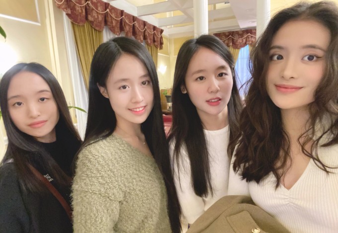 4 cô con gái sinh năm 2001, được đặt tên theo bộ tranh tứ quý của nguyên Phó giám đốc bệnh viện ĐH Y Dược TP.HCM- Ảnh 7. 4 cô con gái sinh năm 2001, được đặt tên theo bộ tranh tứ quý của nguyên Phó giám đốc bệnh viện ĐH Y Dược TP.HCM- Ảnh 7.