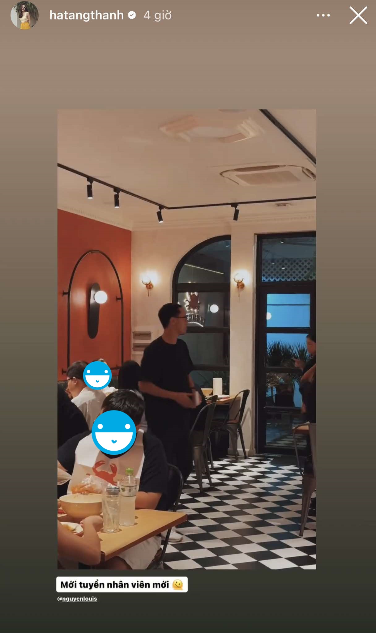 Chồng đại gia của Tăng Thanh Hà làm nhân viên phục vụ nhà hàng- Ảnh 2. Chồng đại gia của Tăng Thanh Hà làm nhân viên phục vụ nhà hàng- Ảnh 2.