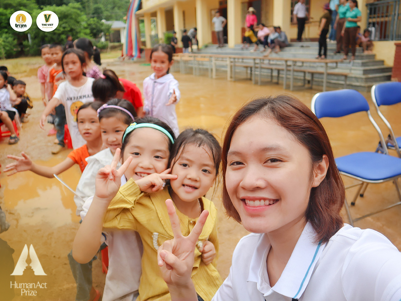 Cảm động hành trình băng rừng vượt suối, mang tri thức lên bản cùng "Trạm đọc cho em"- Ảnh 6.