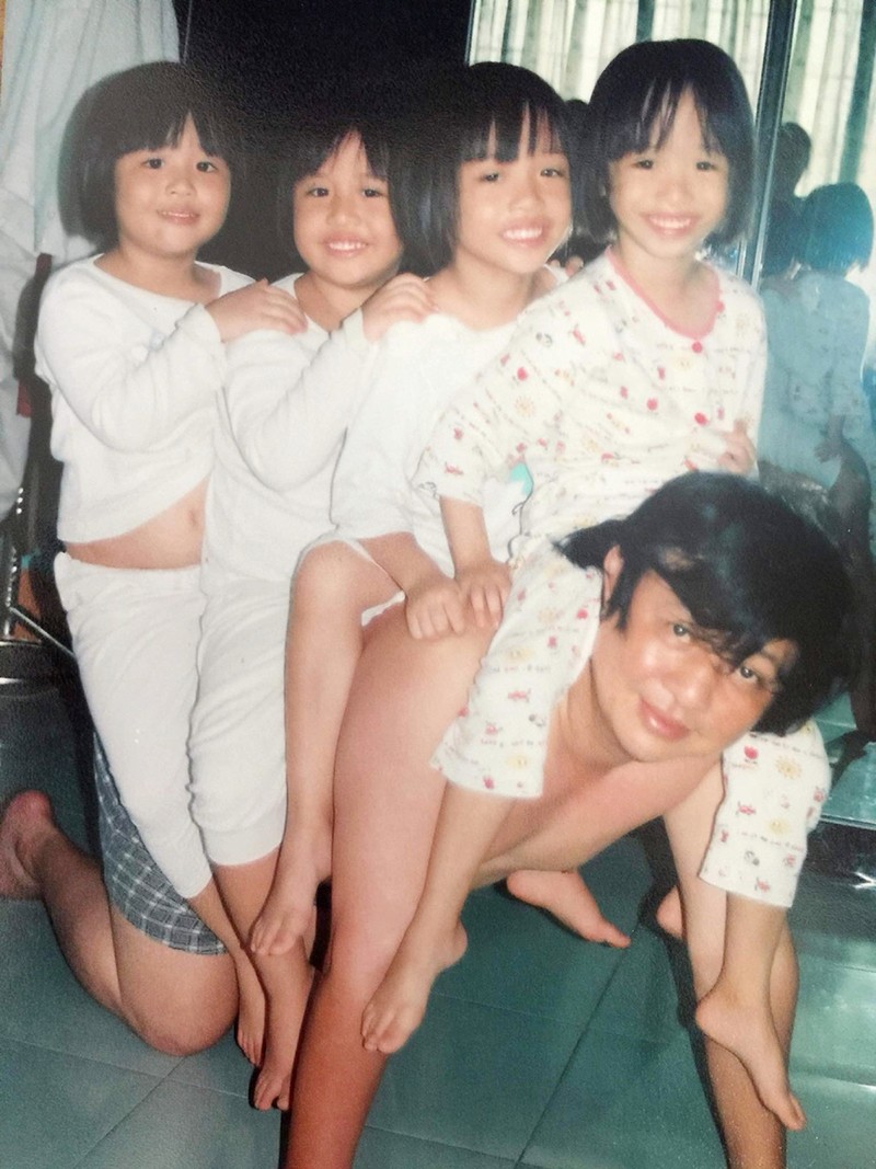 4 cô con gái sinh năm 2001, được đặt tên theo bộ tranh tứ quý của nguyên Phó giám đốc bệnh viện ĐH Y Dược TP.HCM- Ảnh 4. 4 cô con gái sinh năm 2001, được đặt tên theo bộ tranh tứ quý của nguyên Phó giám đốc bệnh viện ĐH Y Dược TP.HCM- Ảnh 4.