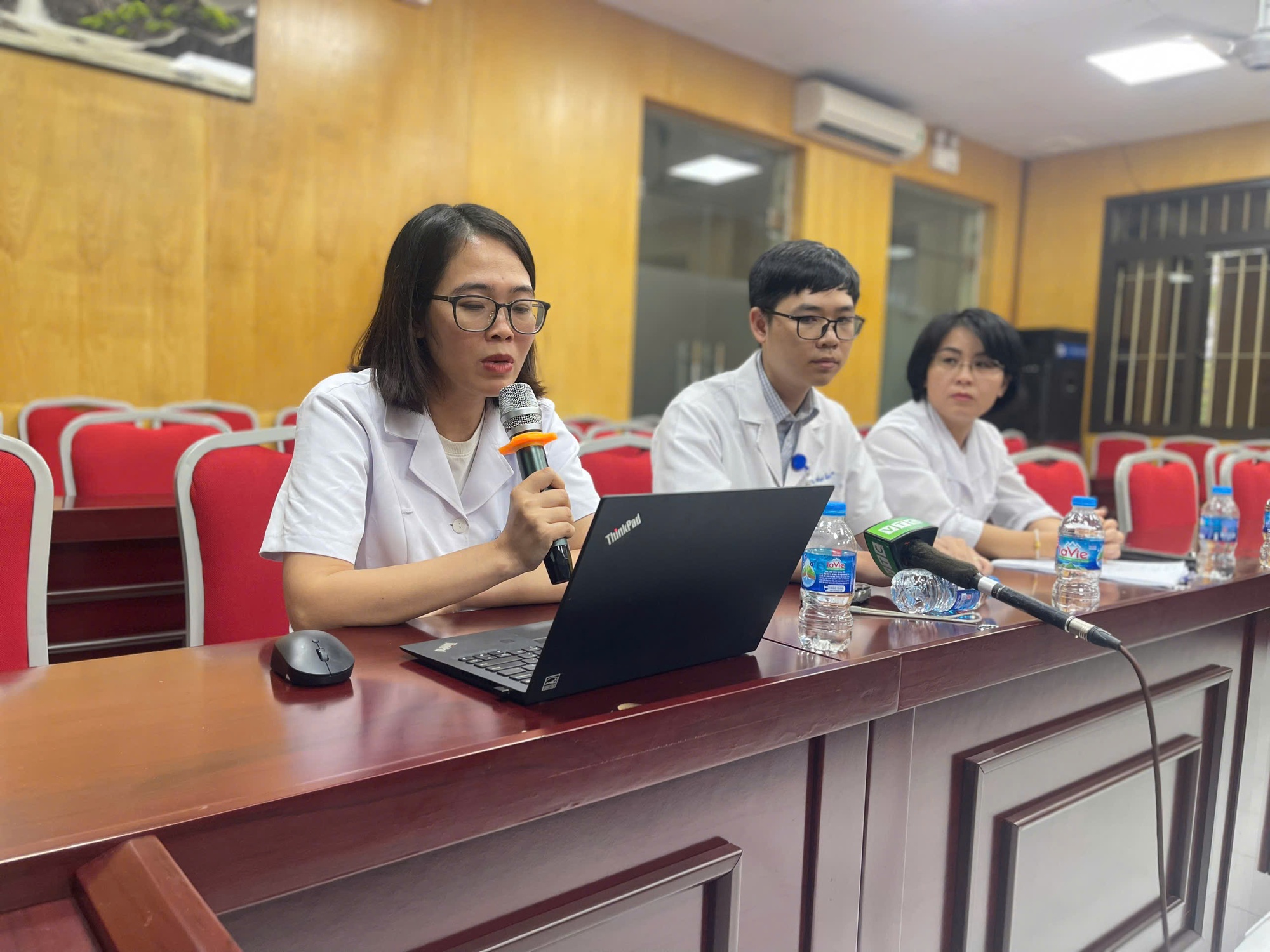 Cô gái 19 tuổi nhập viện tâm thần sau khi có nhiều biểu hiện lạ - Ảnh 2. Cô gái 19 tuổi nhập viện tâm thần sau khi có nhiều biểu hiện lạ - Ảnh 2.