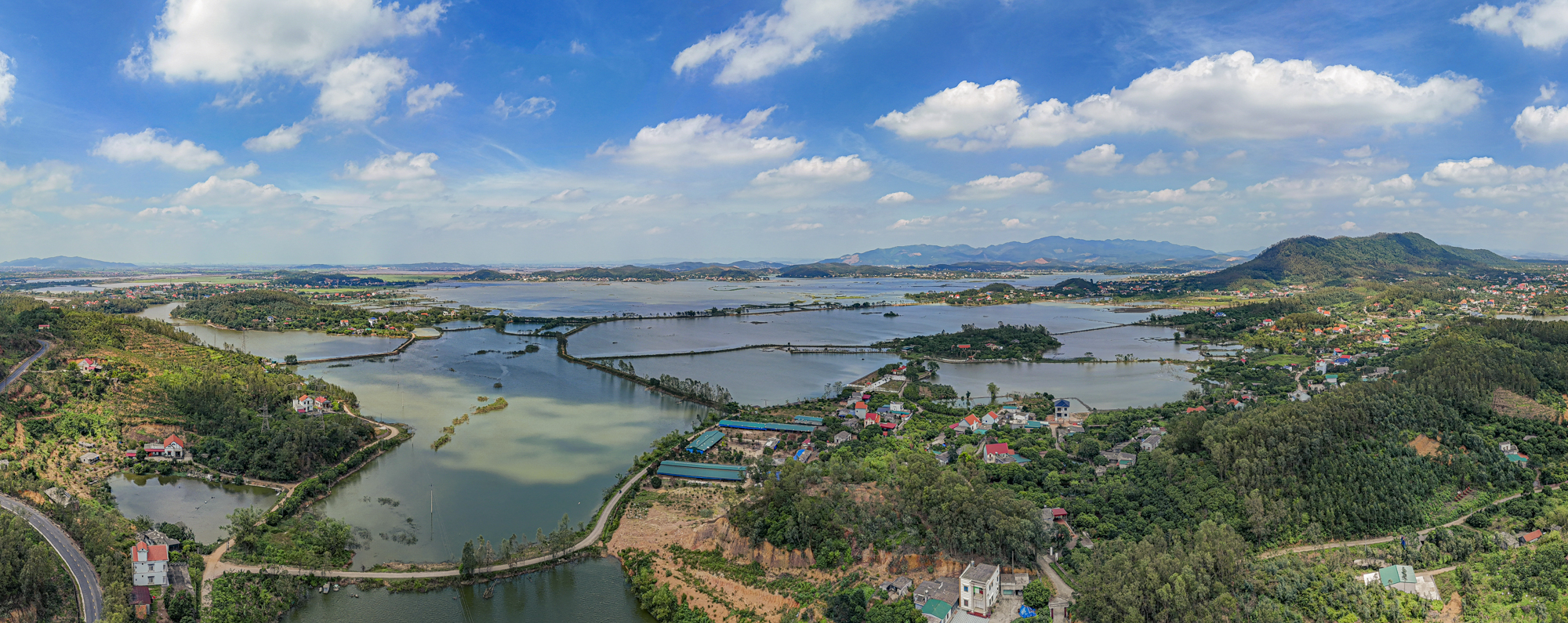 Chỉ sau 10 năm một huyện đã nhảy vọt lên thành phố, đến nay xuất hiện hàng loạt dự án “khủng”, một hồ nước cũng được đề xuất đầu tư 10.000 tỷ- Ảnh 9.