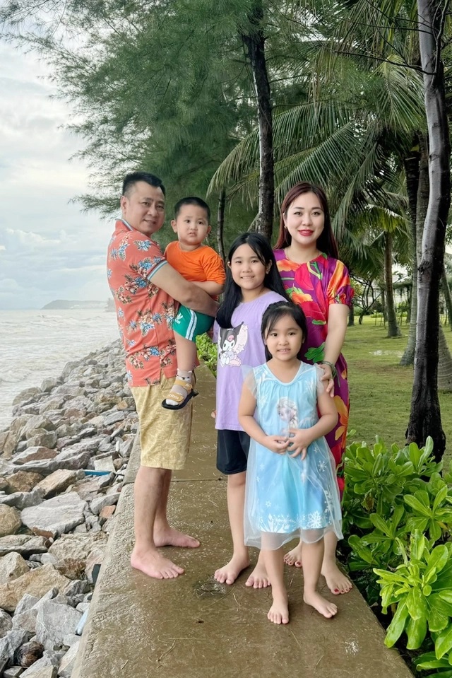 Nam Đại tá - NSND nức tiếng làng chèo miền Bắc tái hôn có cuộc sống thăng hoa, hạnh phúc- Ảnh 7. Nam Đại tá - NSND nức tiếng làng chèo miền Bắc tái hôn có cuộc sống thăng hoa, hạnh phúc- Ảnh 7.